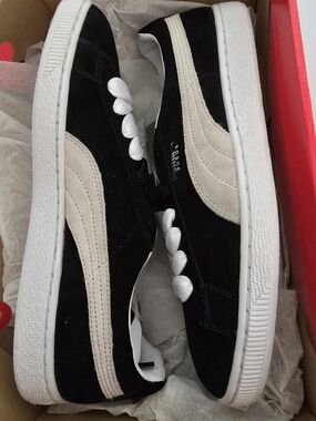PUMA SUEDE ORIGINAL BLACK/WHITE MEN SIZE 10.5 LACE UP/LOW TOP BRAND NEW